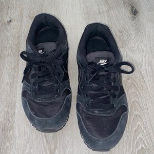 Black Nike Tennis Shoes